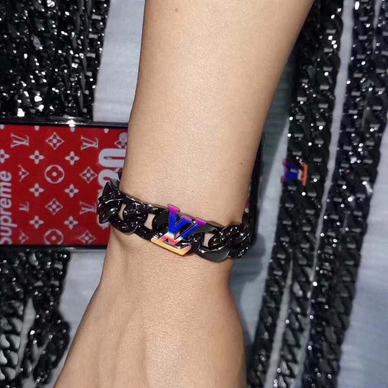 l**is V*t*n chain bracelet