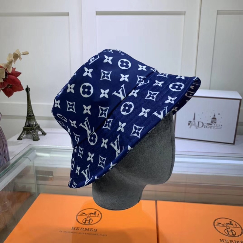 l**is V*t*n monogram bucket hat blue