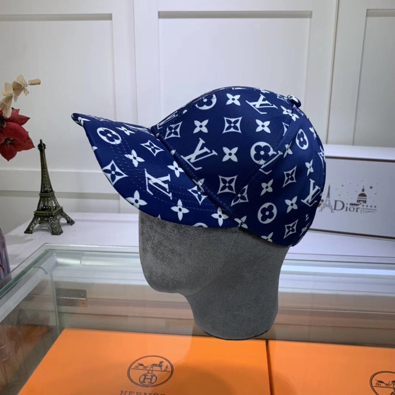 l**is V*t*n monogram baseball cap blue