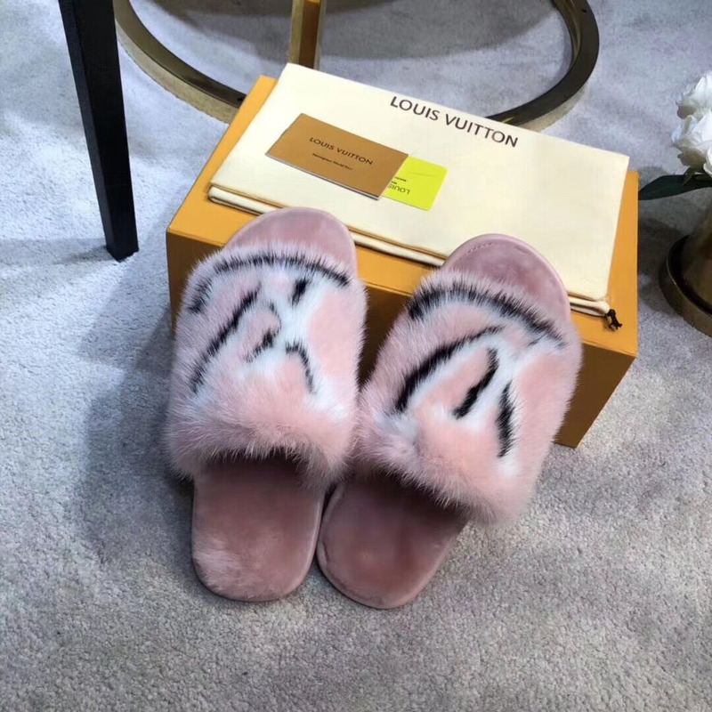 l**is V*t*n plush slippers