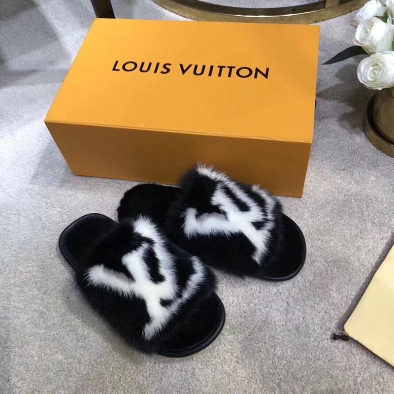 l**is V*t*n plush slippers