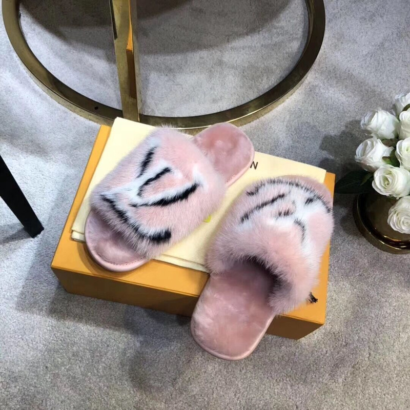 l**is V*t*n plush slippers