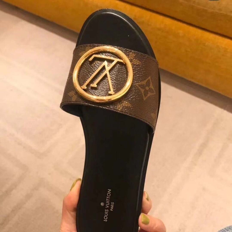 l**is V*t*n monogram lock it flat mule