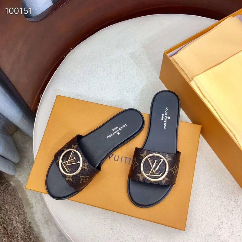 l**is V*t*n monogram lock it flat mule