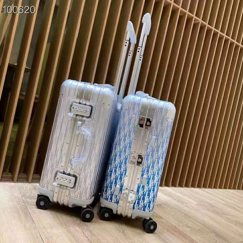 l**is V*t*n light blue luggage