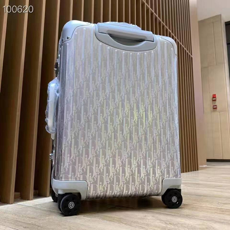 l**is V*t*n silver luggage