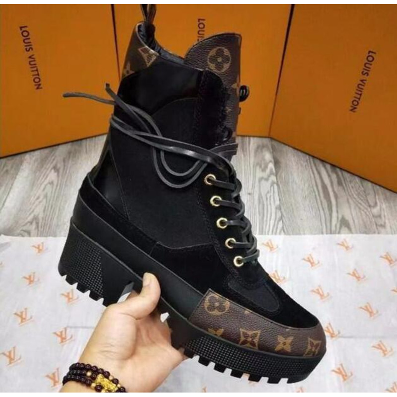 l**is V*t*n high top flat boot in balck