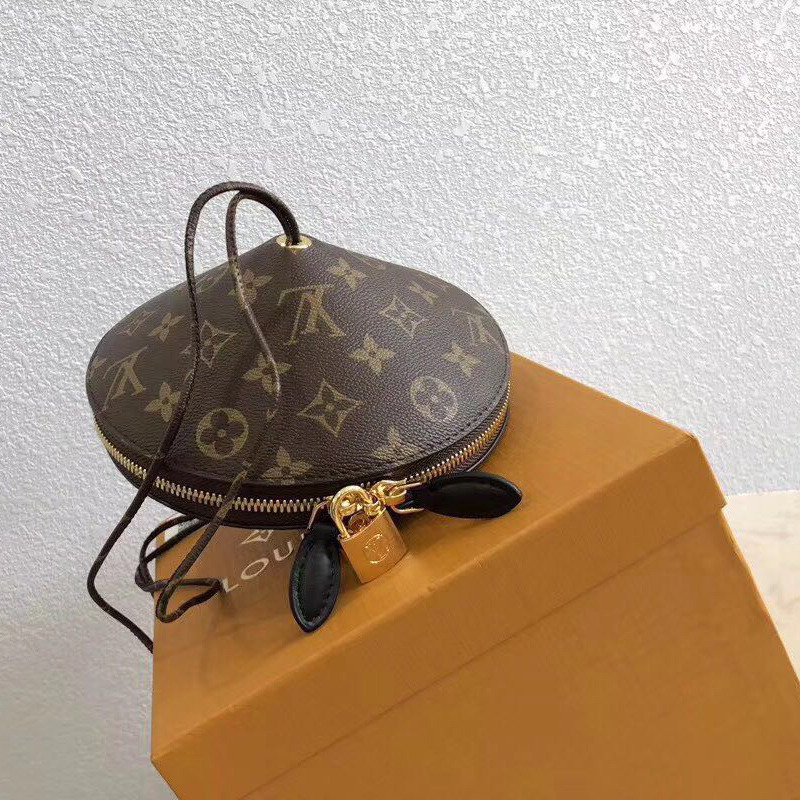 l**is V*t*n cone coin purse