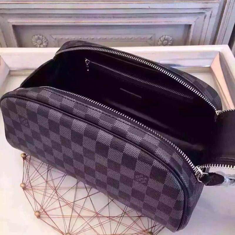 l**is V*t*n king size toiletry bag