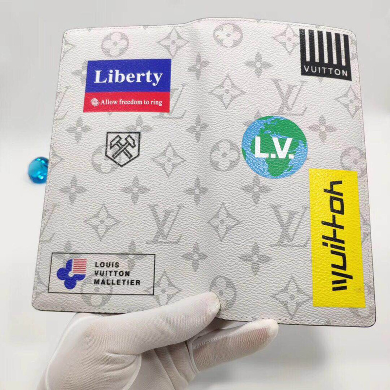 l**is V*t*n brazza wallet in blanc