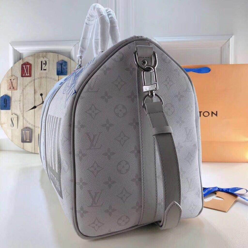 l**is V*t*n luminous liberty luggage in grey