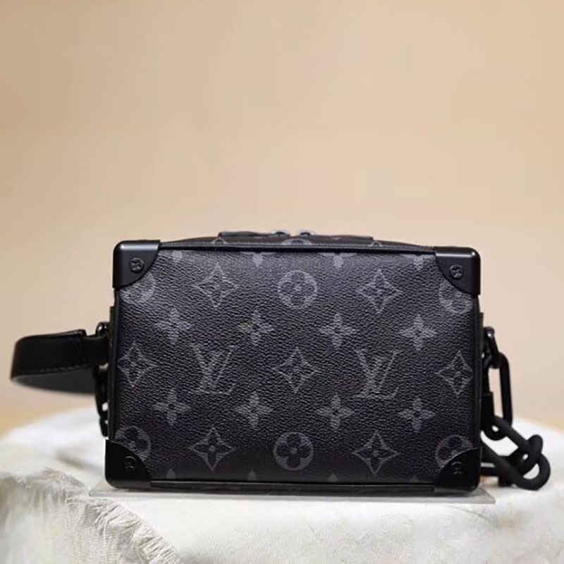 l**is V*t*n shoulder bag in black