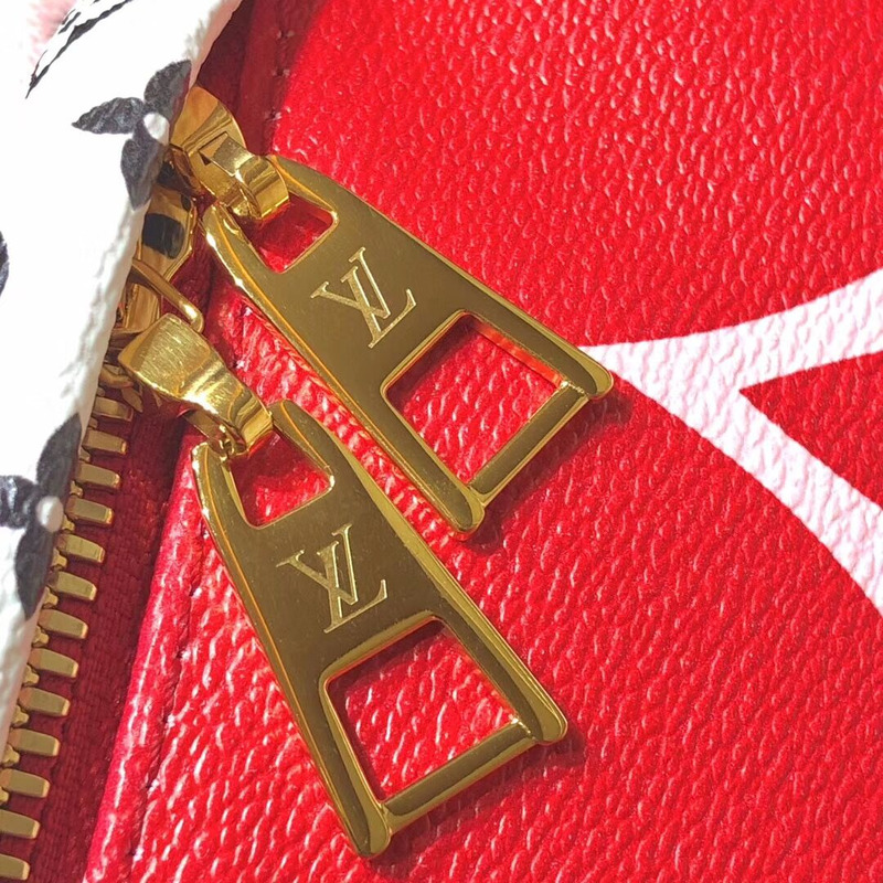 l**is V*t*n bumbag in rouge