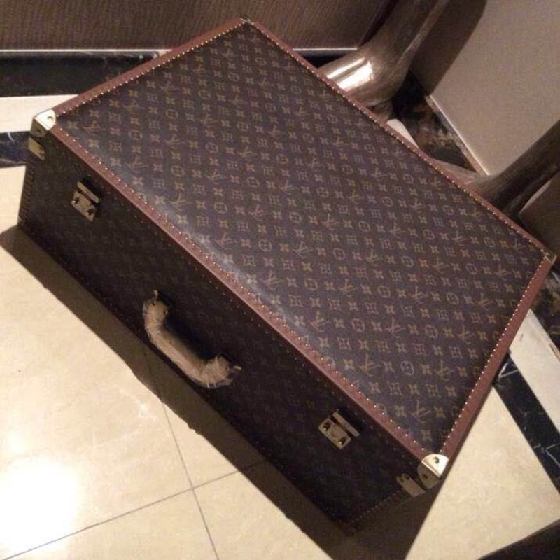 l**is V*t*n briefcase