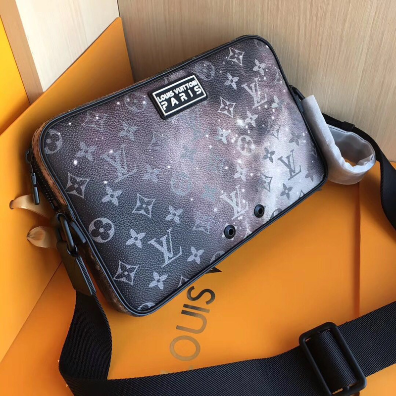 l**is V*t*n alpha messenger bag