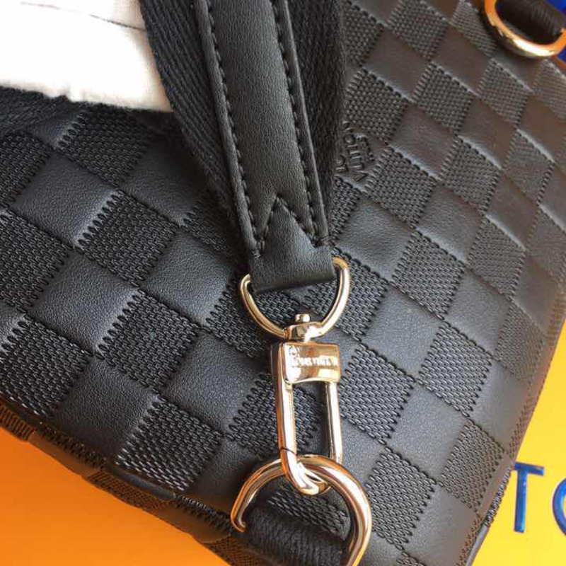 l**is V*t*n black argyle bag