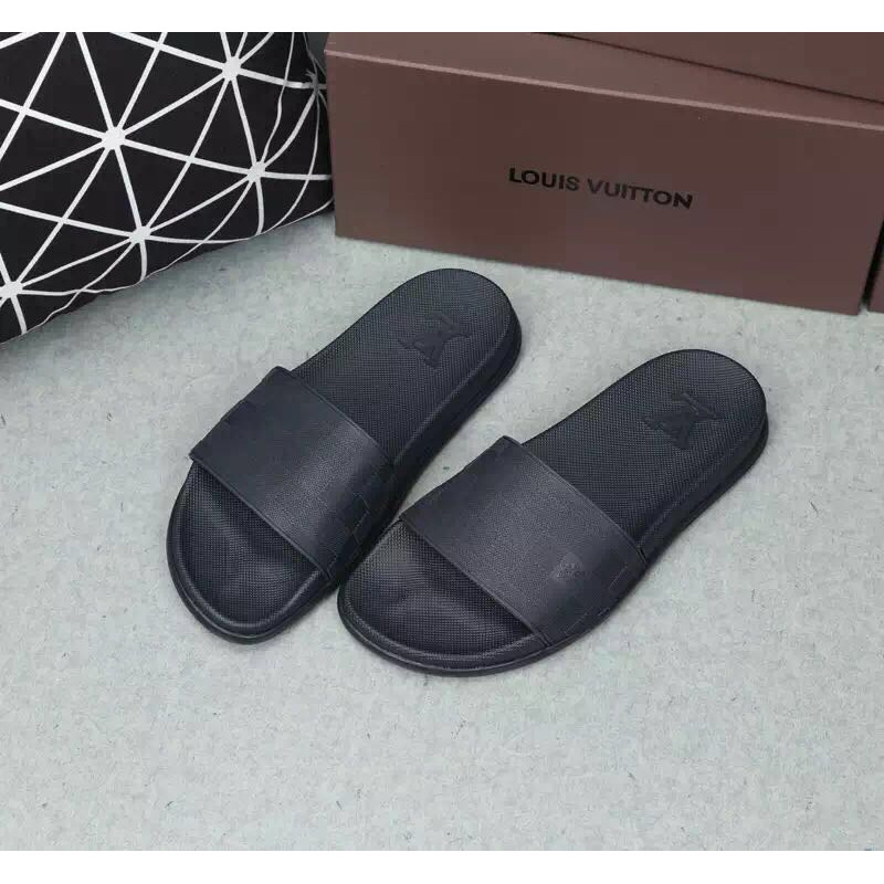 l**is V*t*n lattice slippers