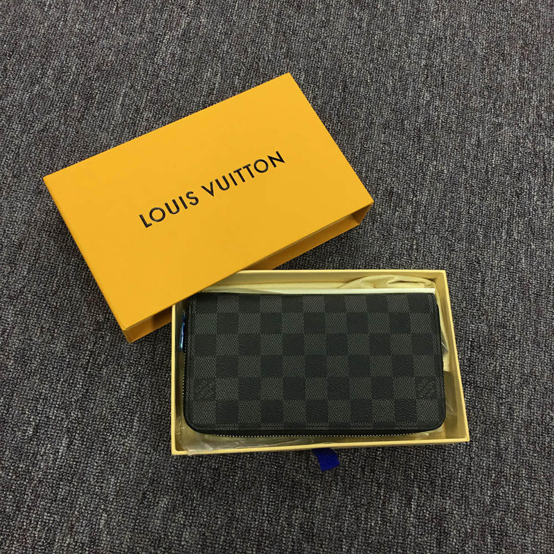 l**is V*t*n black monogram wallet