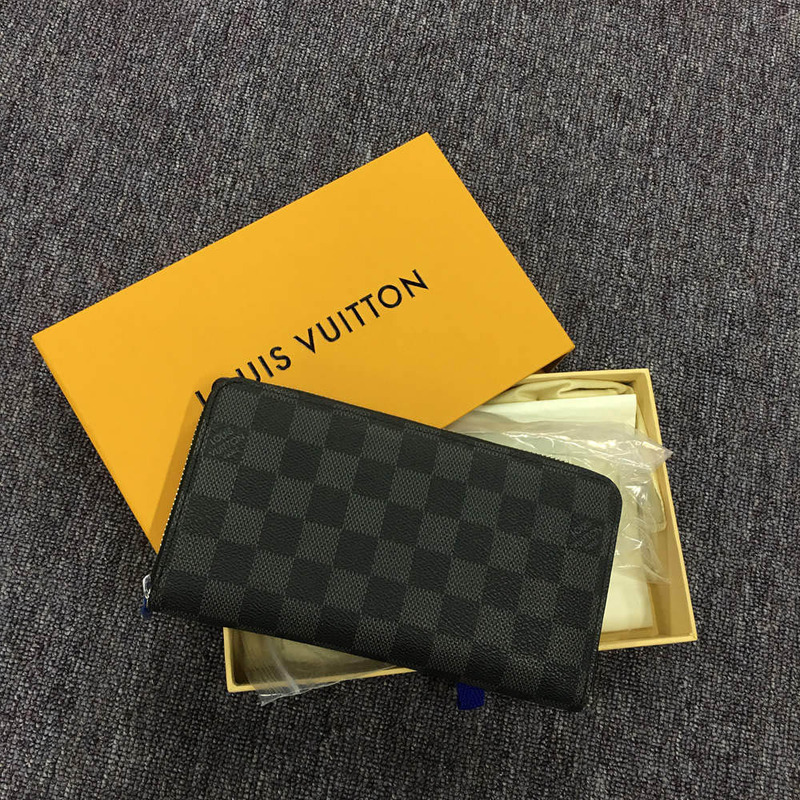 l**is V*t*n black monogram wallet