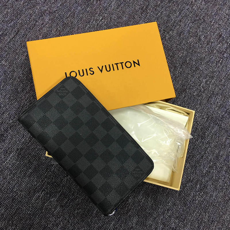 l**is V*t*n black monogram wallet