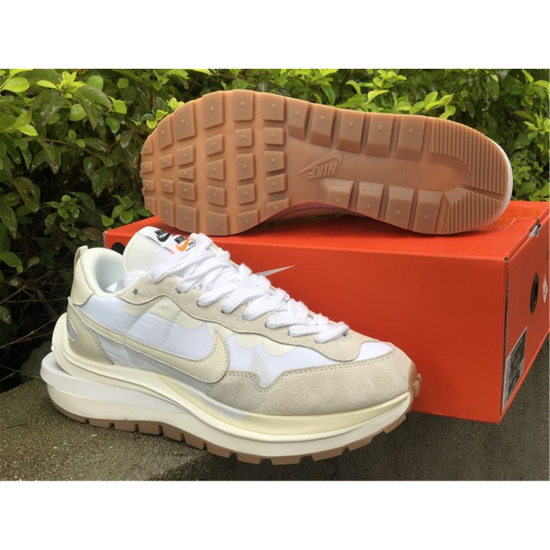 Nike regasus vaporrly SP x Sacai DD1875 100 Sneakers Men Women