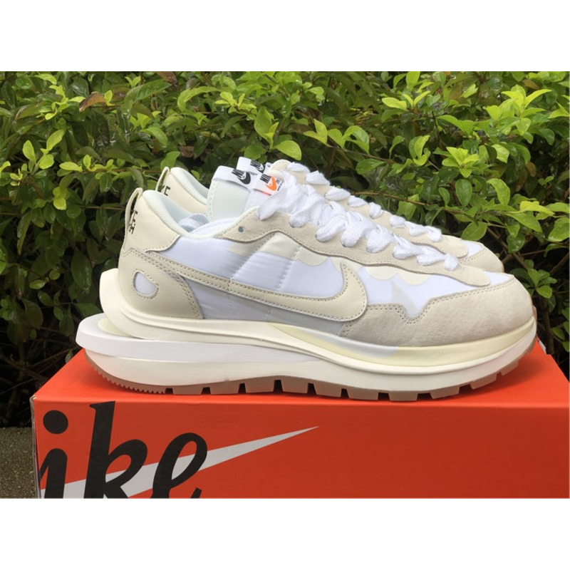 Nike regasus vaporrly SP x Sacai DD1875 100 Sneakers Men Women