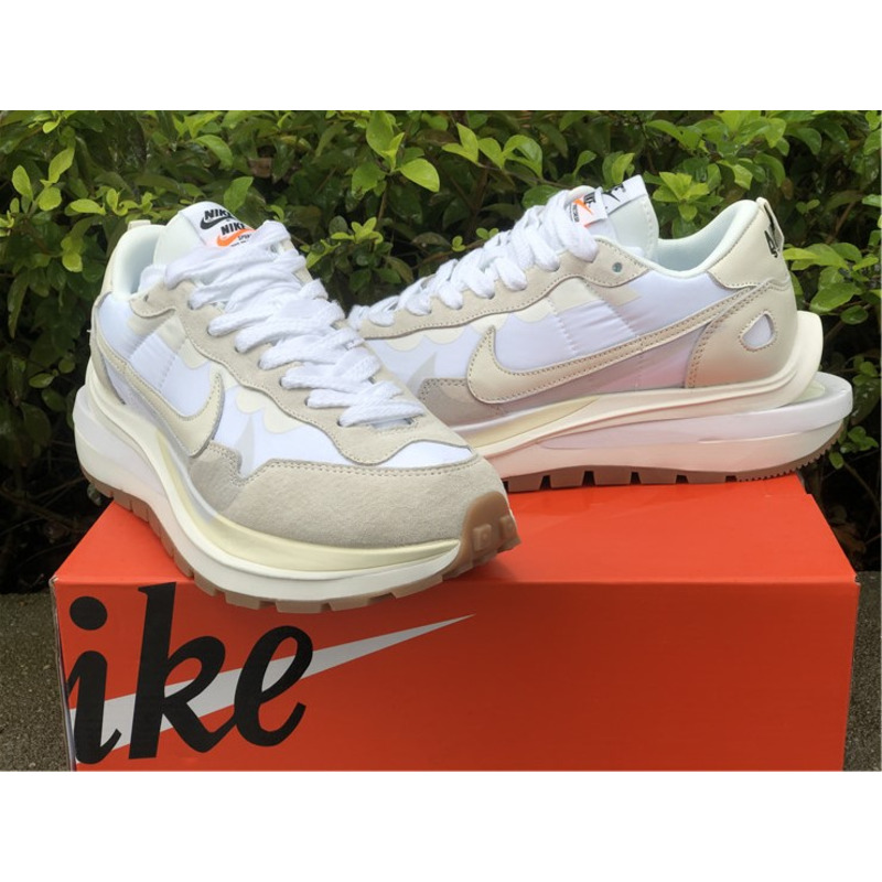 Nike regasus vaporrly SP x Sacai DD1875 100 Sneakers Men Women