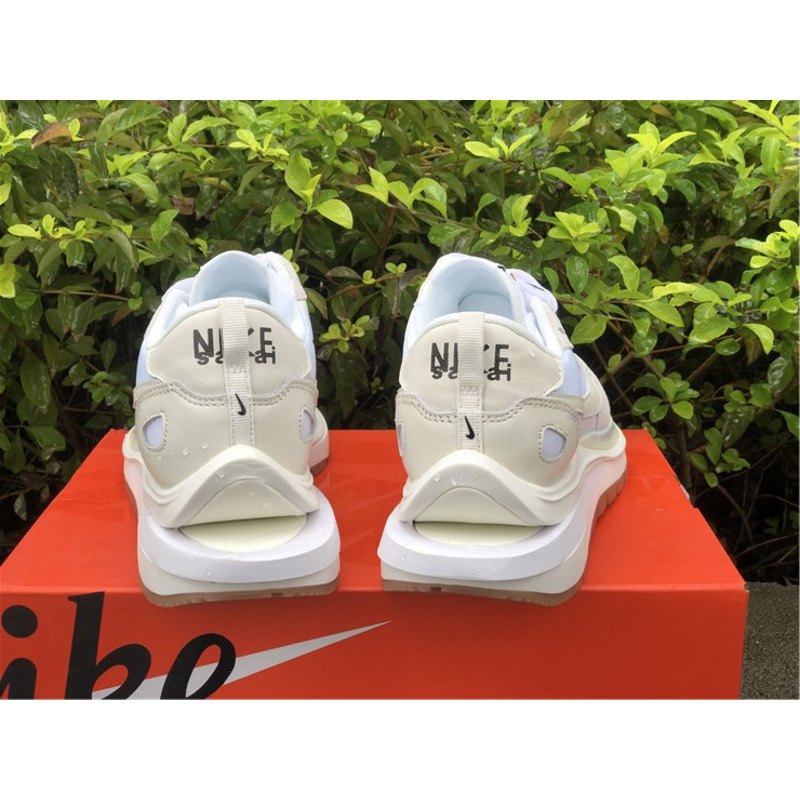 Nike regasus vaporrly SP x Sacai DD1875 100 Sneakers Men Women