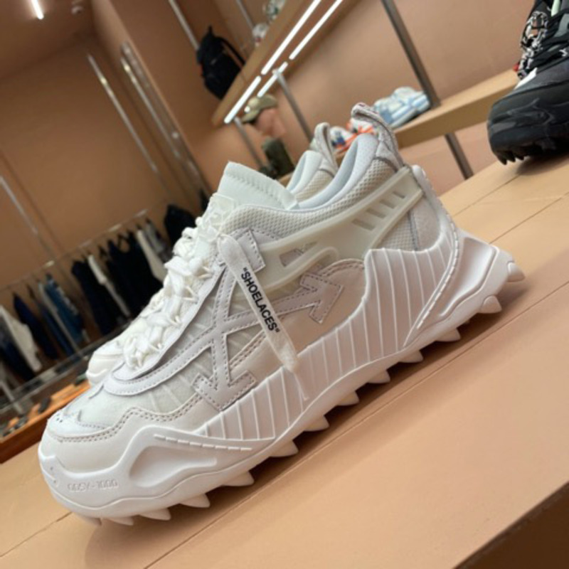 Off-White Low Top Sneaker