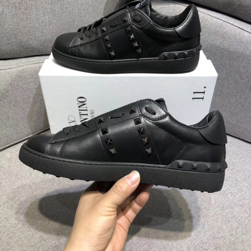 Valentino Rockstud Sneakers in Black