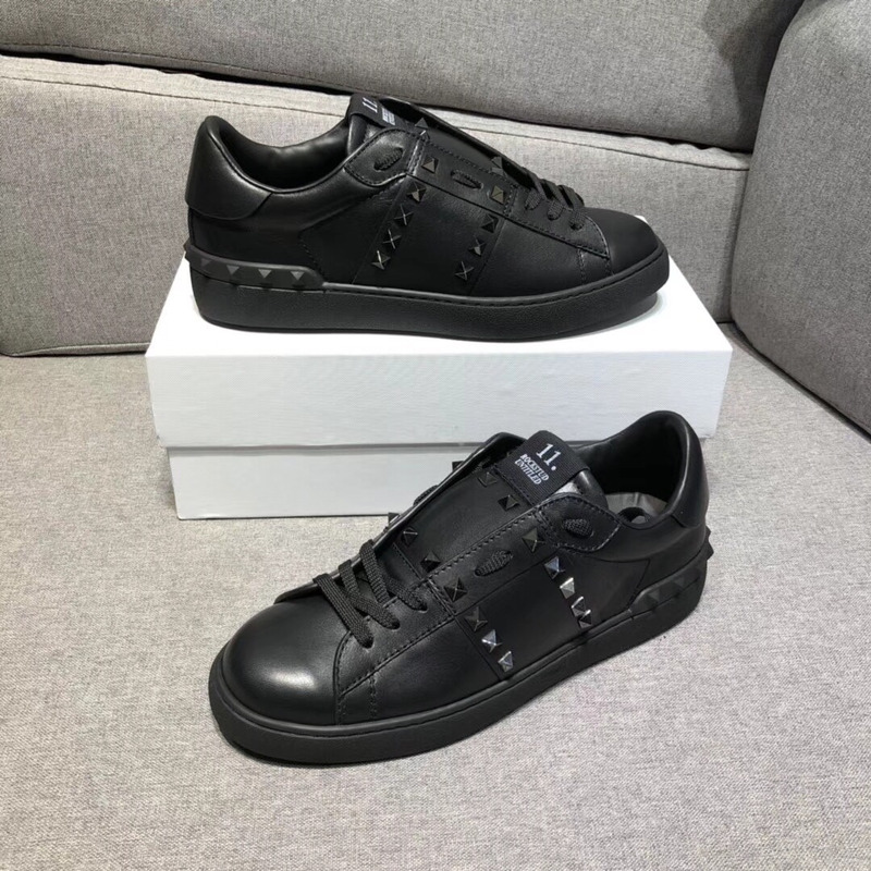 Valentino Rockstud Sneakers in Black