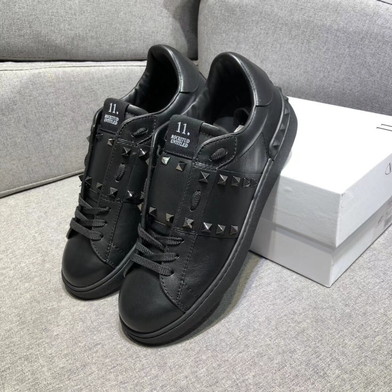 Valentino Rockstud Sneakers in Black