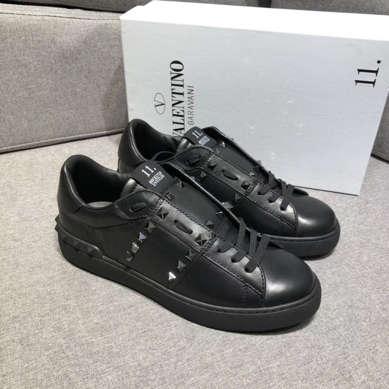 Valentino Rockstud Sneakers in Black