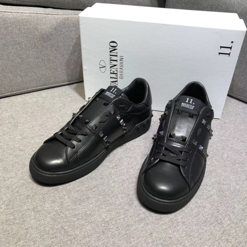 Valentino Rockstud Sneakers in Black