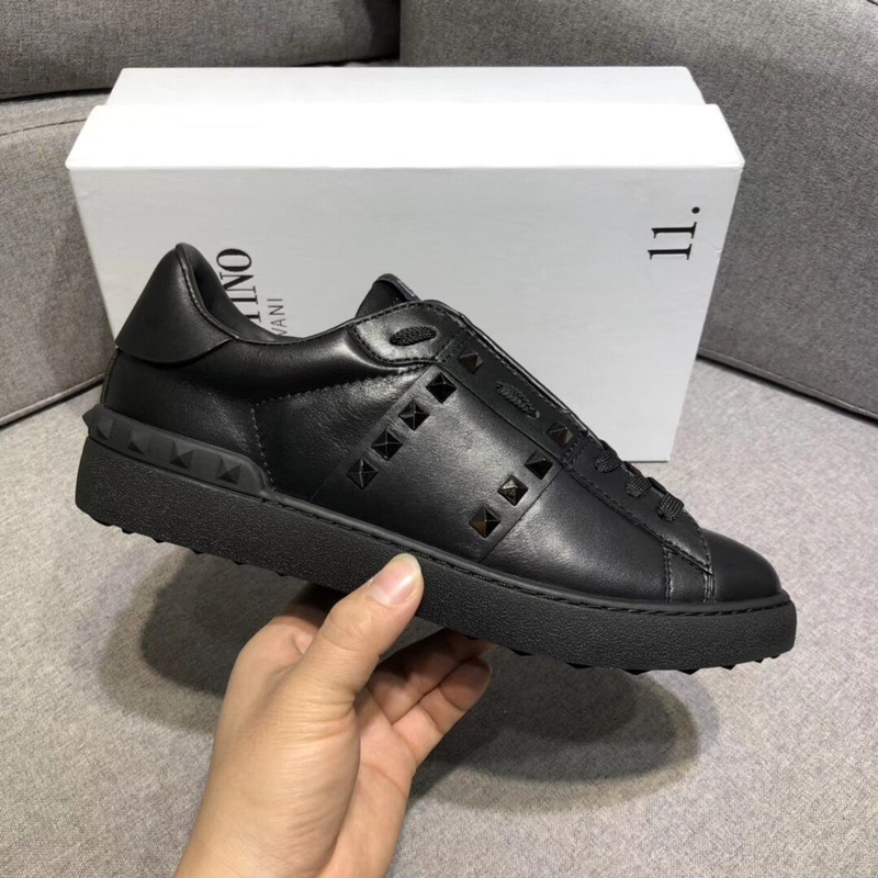 Valentino Rockstud Sneakers in Black