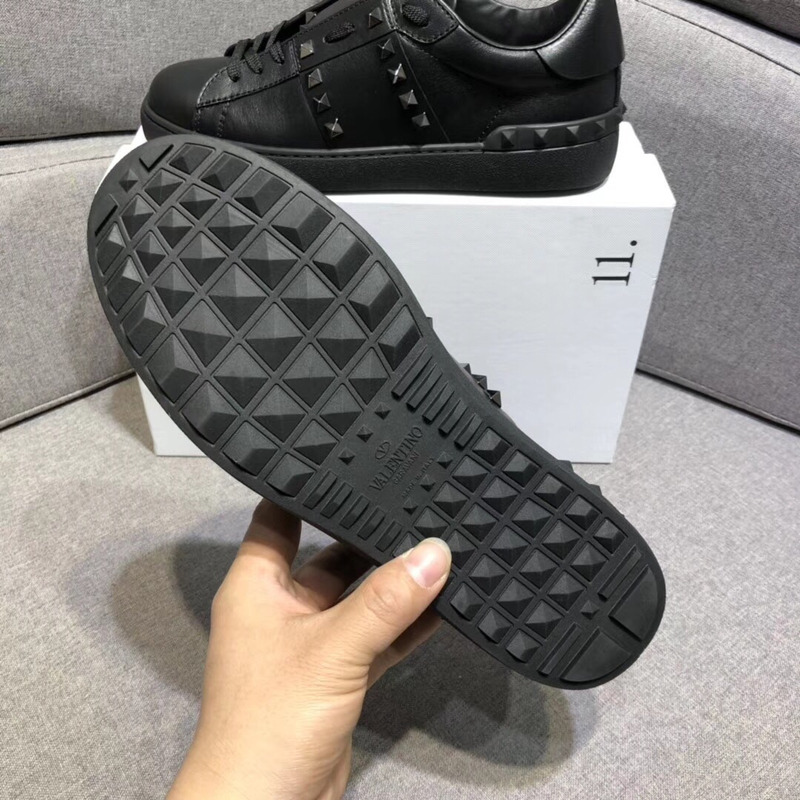 Valentino Rockstud Sneakers in Black