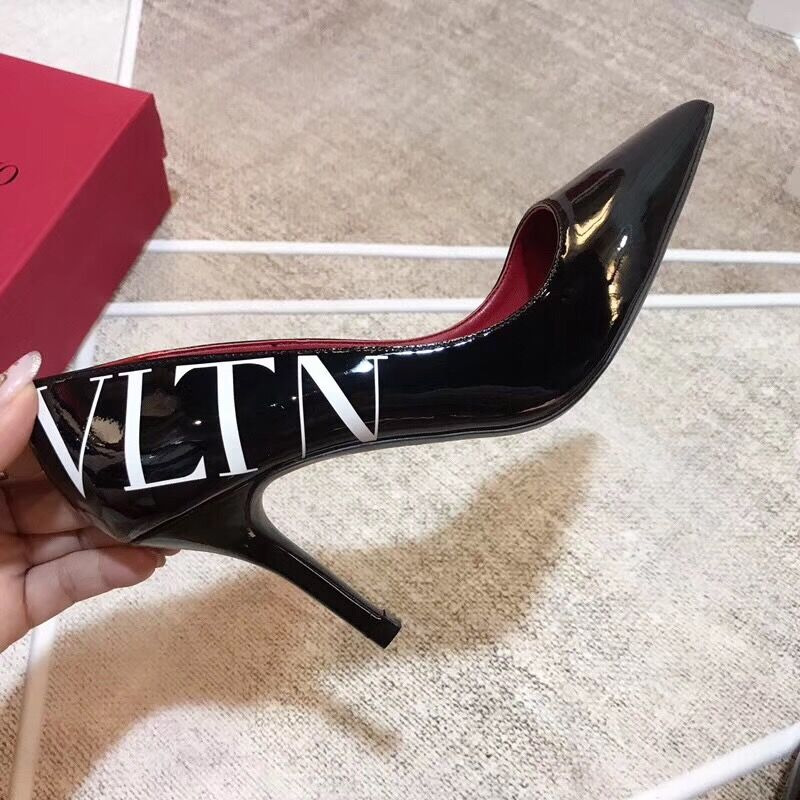 Valentino Garavani patent pump with VLTN logo