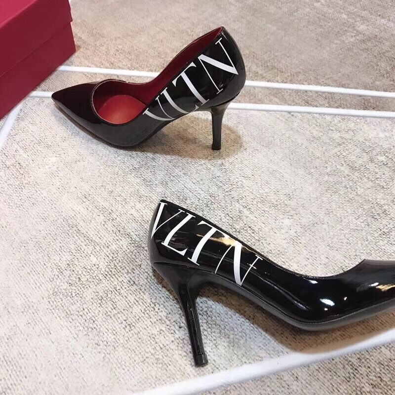 Valentino Garavani patent pump with VLTN logo